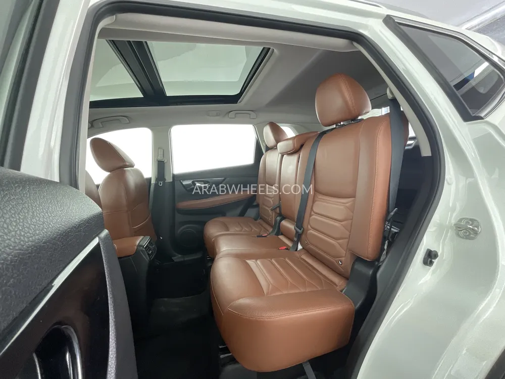 Nissan X-Trail 2022 for Sale in Dubai Image-11
