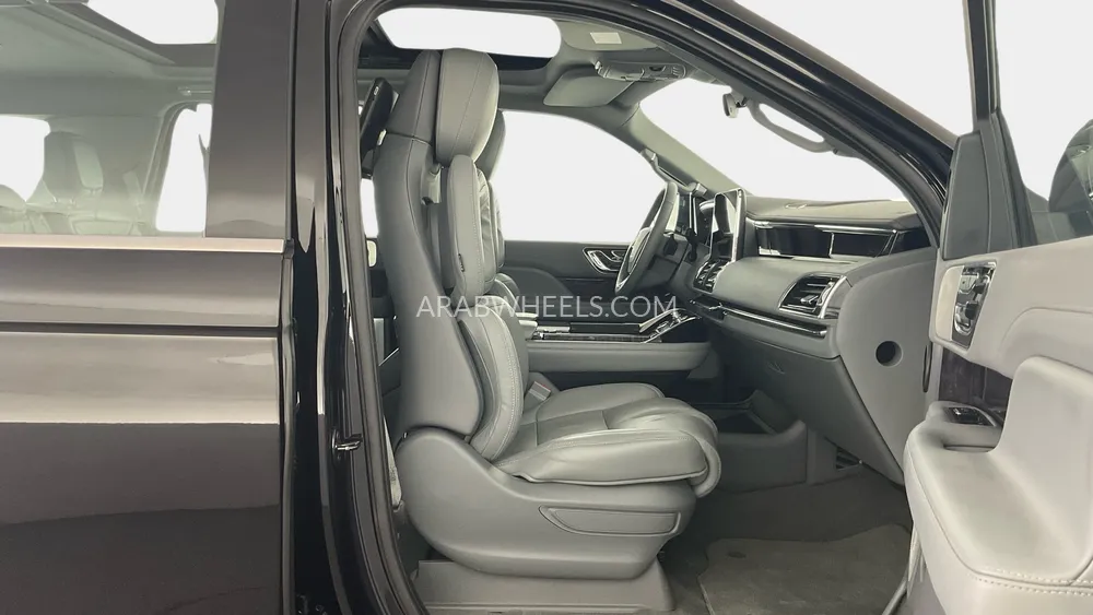 Lincoln Navigator 2021 for Sale in Sharjah Image-12