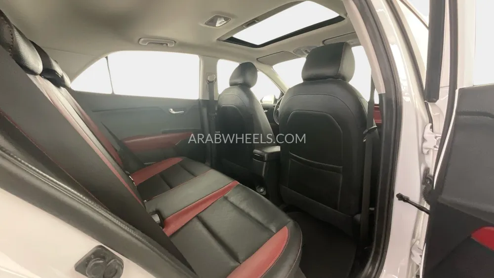 Kia Rio 2021 for Sale in Sharjah Image-26