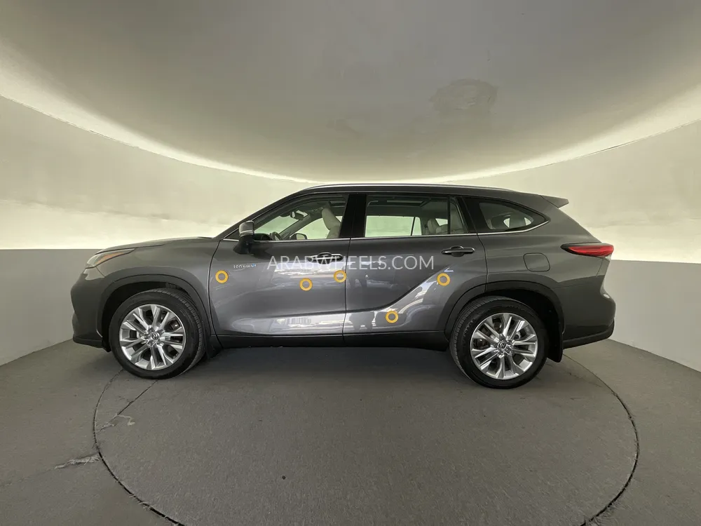 Toyota Highlander 2023 for Sale in Dubai Image-29