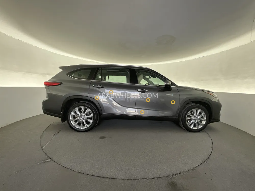 Toyota Highlander 2023 for Sale in Dubai Image-30