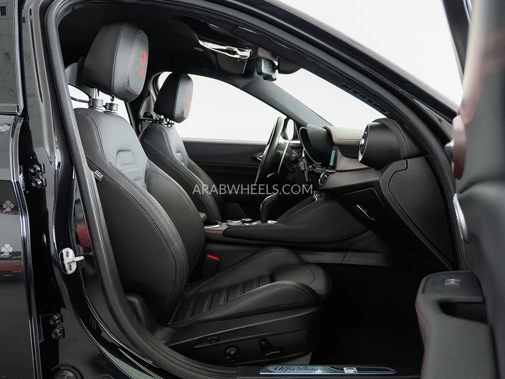 الفا روميو جوليا 2025 for Sale in دبي Image-8