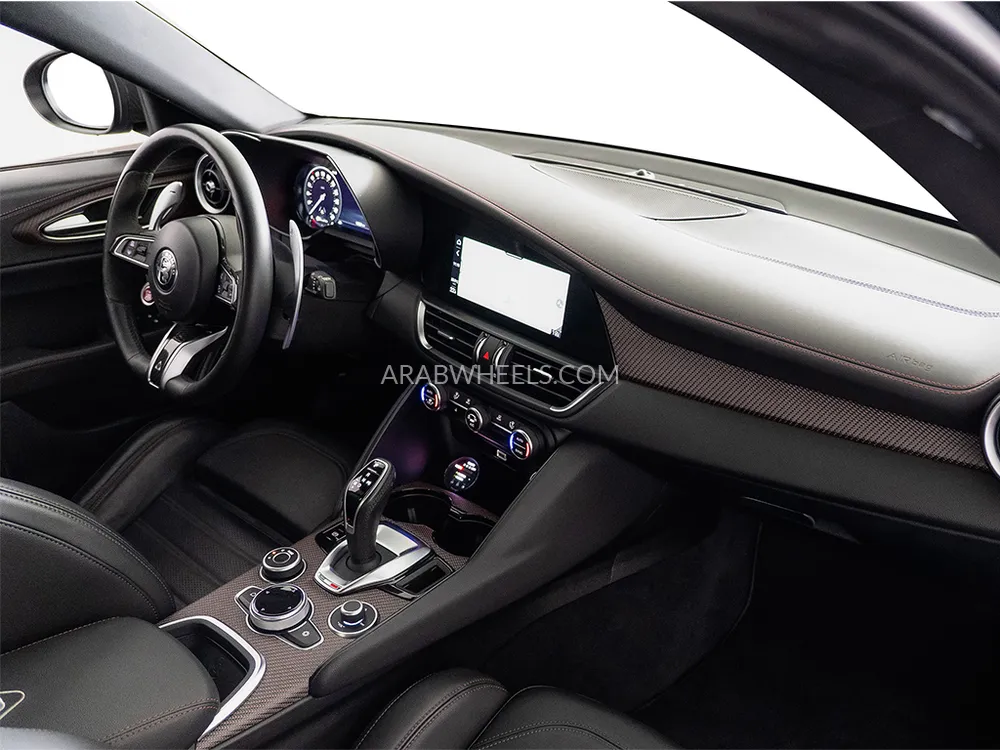 الفا روميو جوليا 2025 for Sale in دبي Image-12