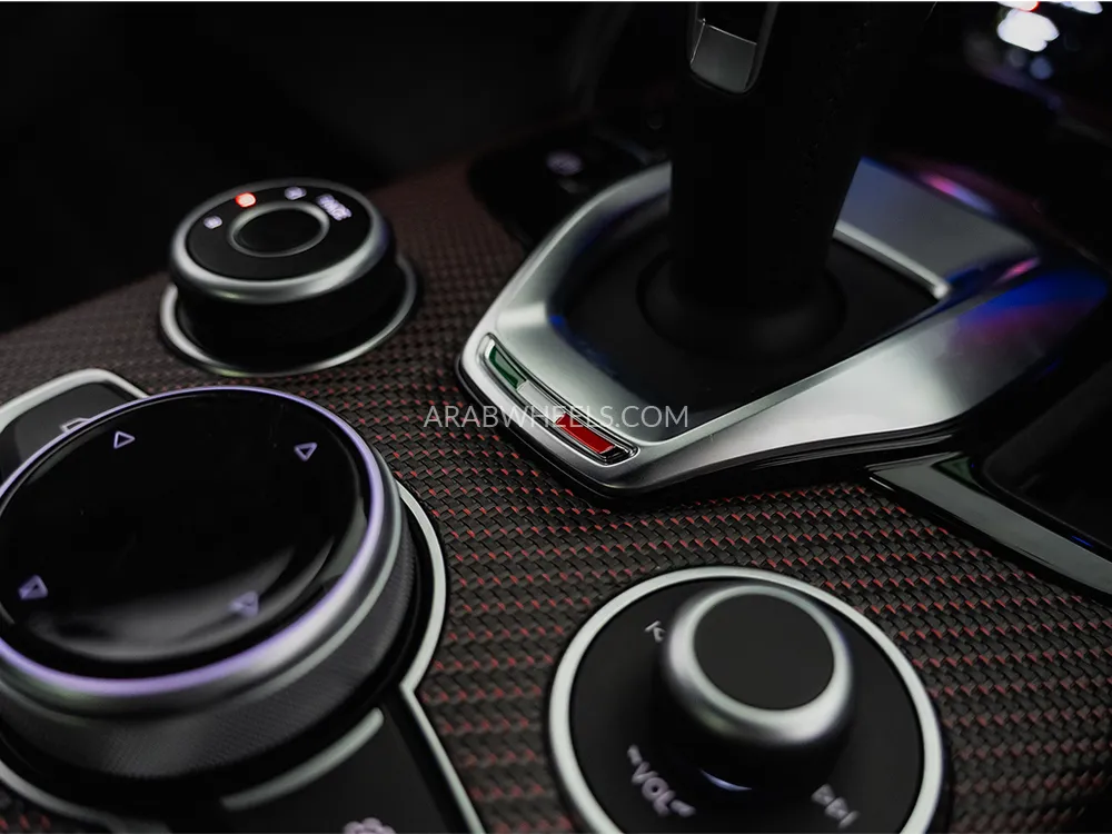 الفا روميو جوليا 2025 for Sale in دبي Image-16