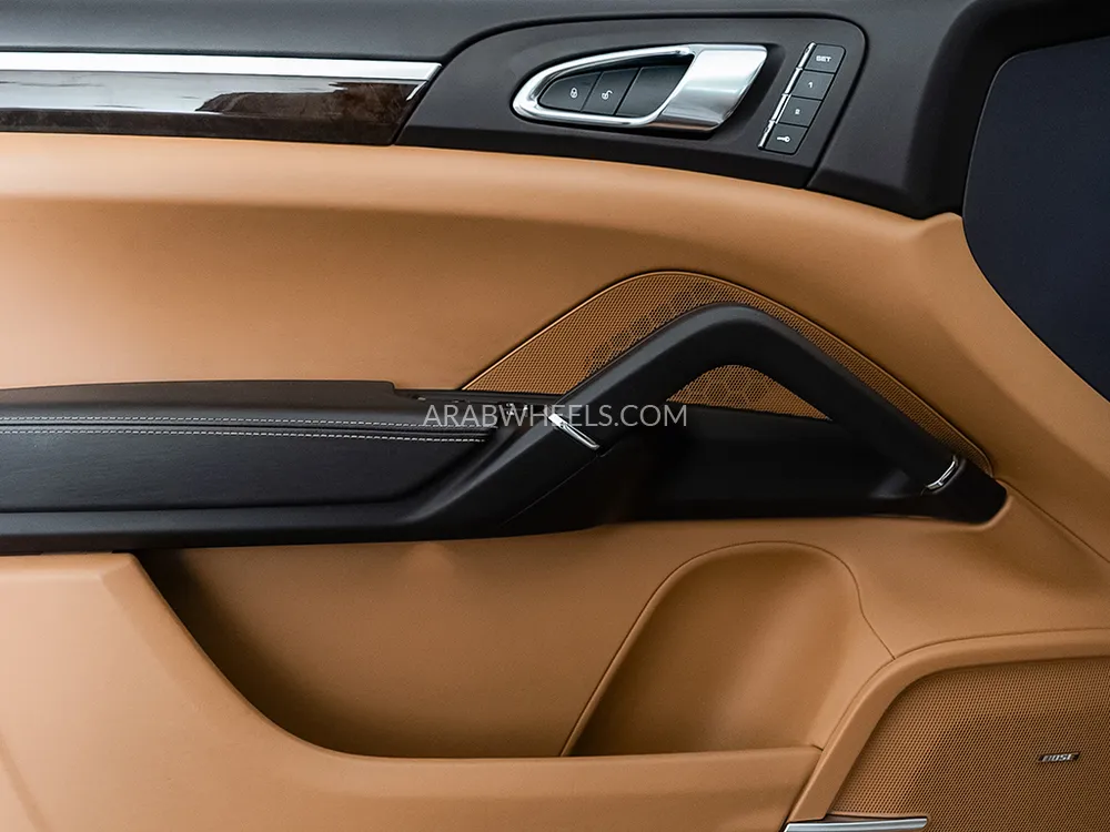 Porsche Cayenne 2017 for Sale in Dubai Image-10