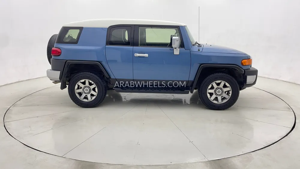 Toyota FJ Cruiser 2022 for Sale in Dubai Image-2