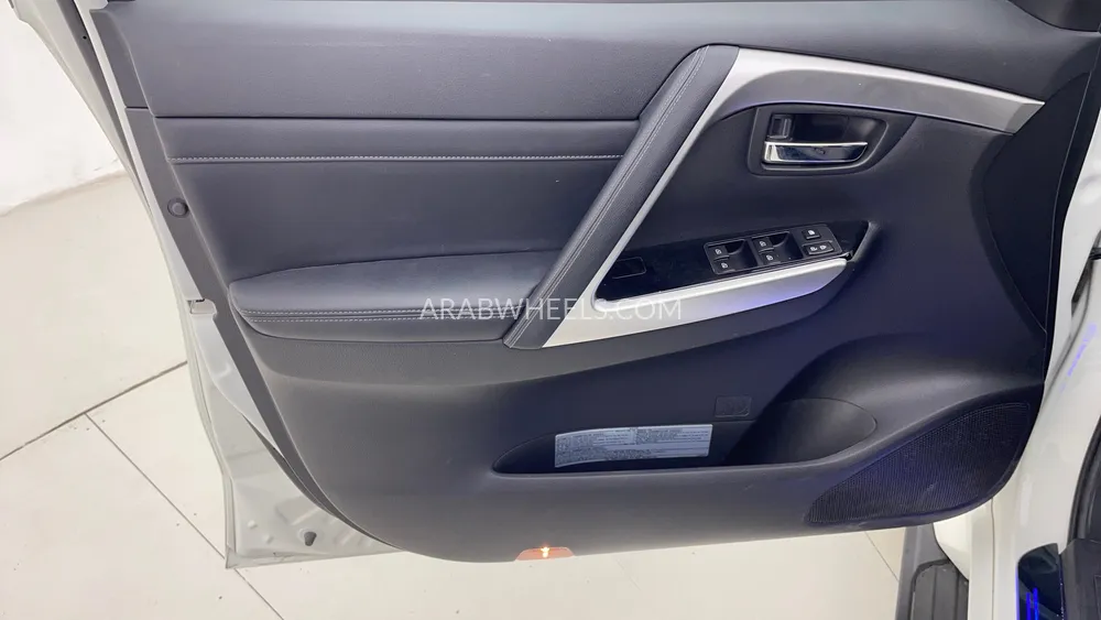 Mitsubishi Montero Sport 2023 for Sale in Dubai Image-19