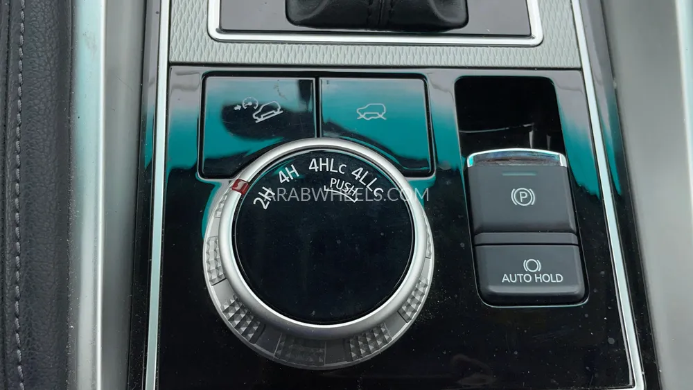 Mitsubishi Montero Sport 2023 for Sale in Dubai Image-38