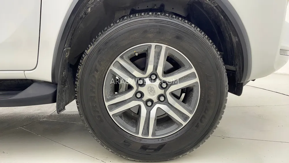 Toyota Fortuner 2024 for Sale in Dubai Image-10