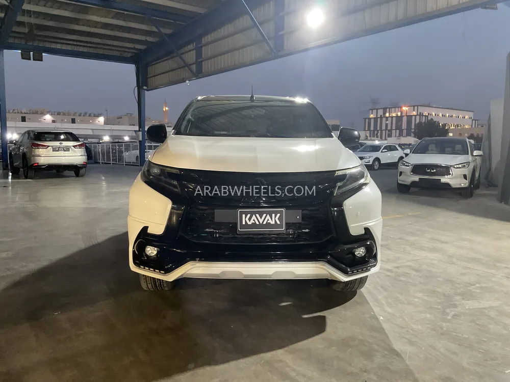 Mitsubishi Montero Sport 2019 for Sale in Sharjah Image-2