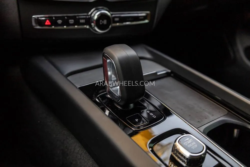 Volvo XC60 2024 for Sale in Dubai Image-18