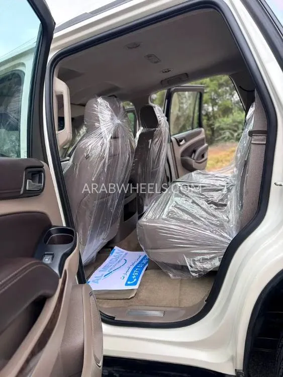 Chevrolet Tahoe 2015 for Sale in Sharjah Image-10