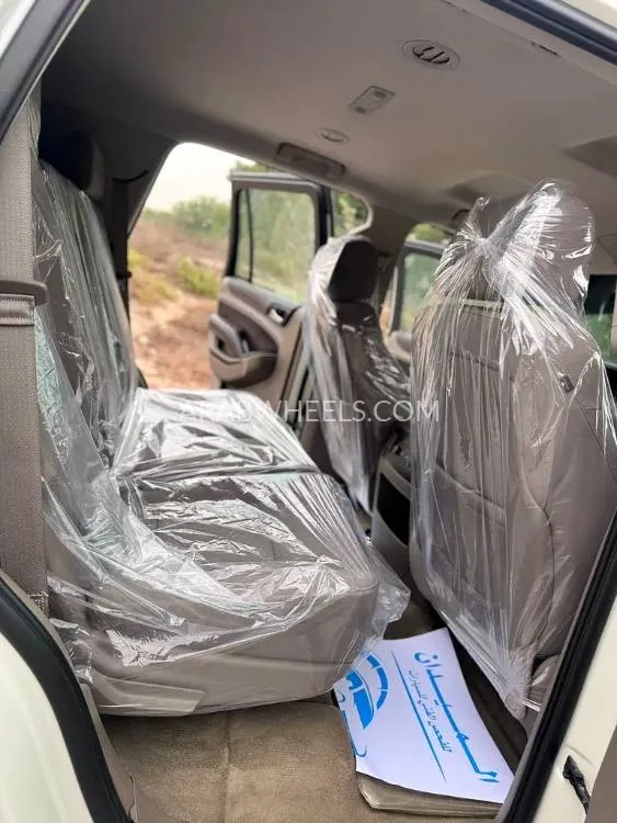 Chevrolet Tahoe 2015 for Sale in Sharjah Image-12