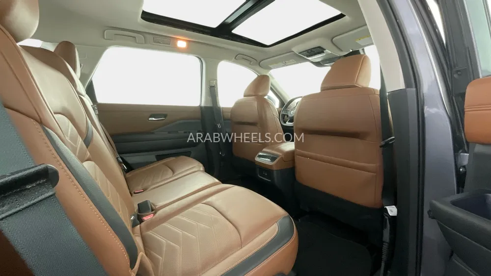 Nissan Pathfinder 2024 for Sale in Sharjah Image-25