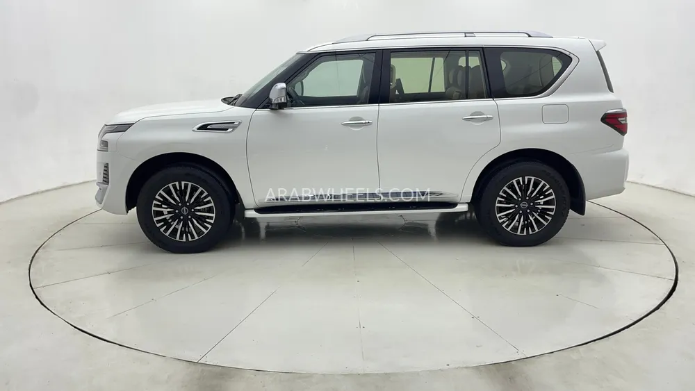 Nissan Patrol 2023 for Sale in Dubai Image-6