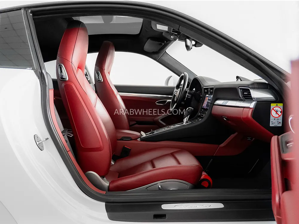 Porsche 911 2019 for Sale in Dubai Image-8
