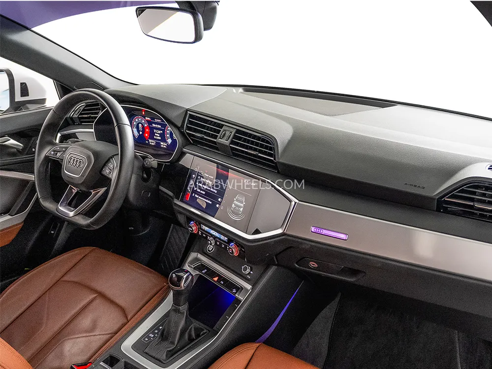 Audi Q3 2023 for Sale in Dubai Image-10