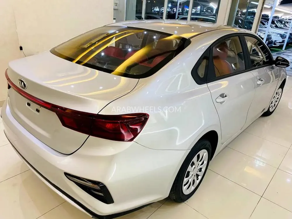 Kia Cerato 2019 for Sale in Sharjah Image-3