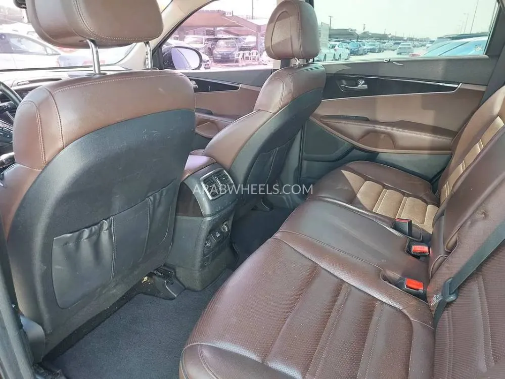 Kia Sorento 2015 for Sale in Sharjah Image-10