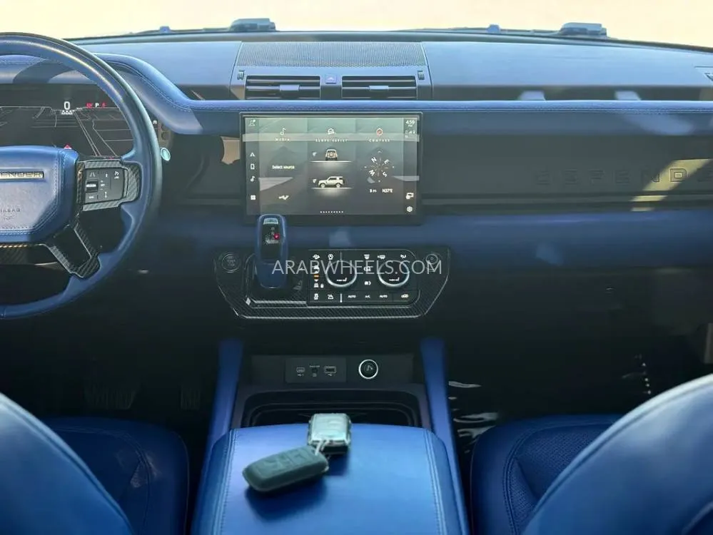 لاند روفر ديفندر 2023 for Sale in الشارقة Image-4