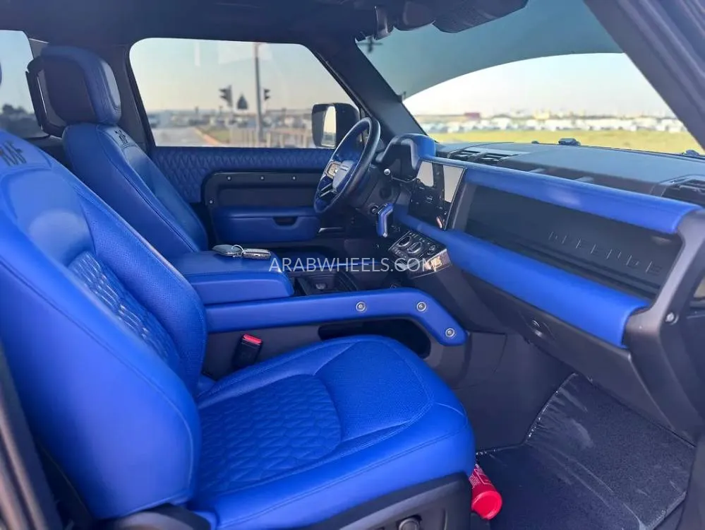 لاند روفر ديفندر 2023 for Sale in الشارقة Image-12
