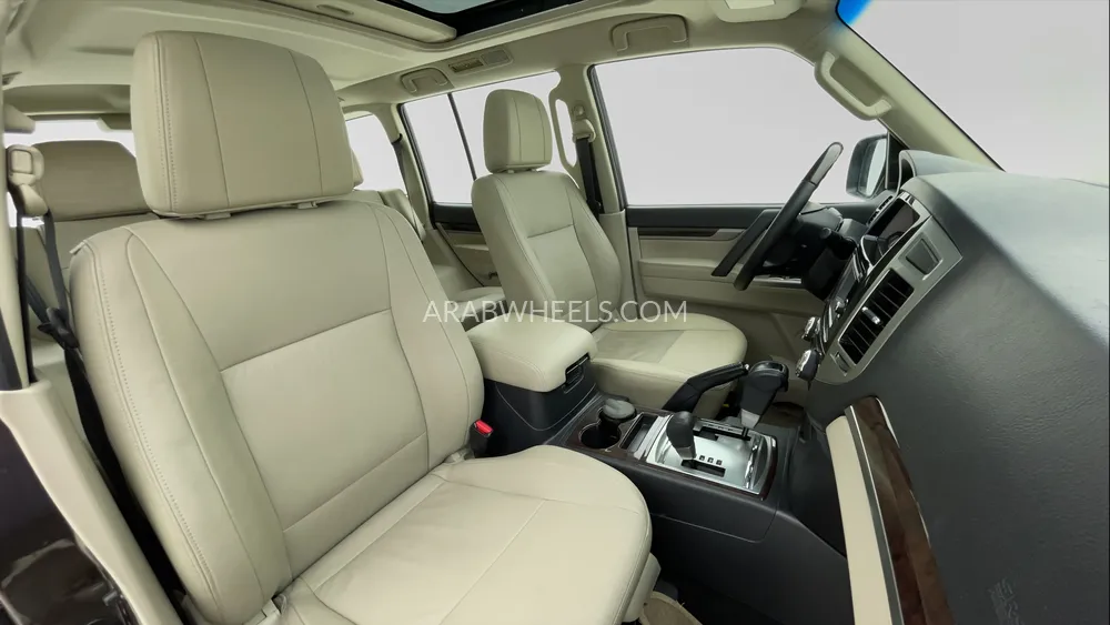 ميتسوبيشي باجيرو 2017 for Sale in دبي Image-25