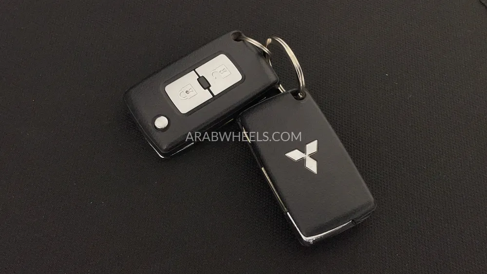 ميتسوبيشي باجيرو 2017 for Sale in دبي Image-28