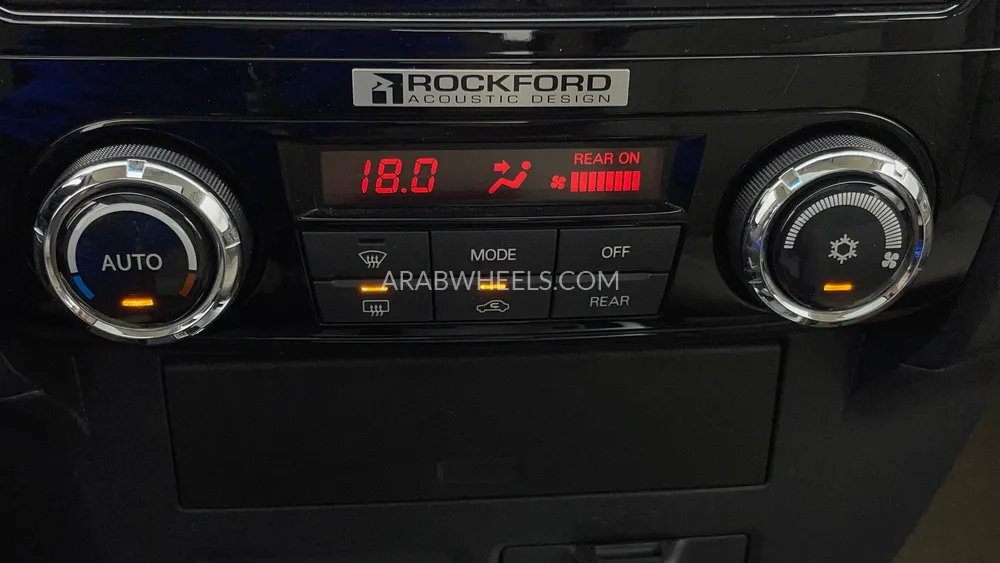 ميتسوبيشي باجيرو 2017 for Sale in دبي Image-43