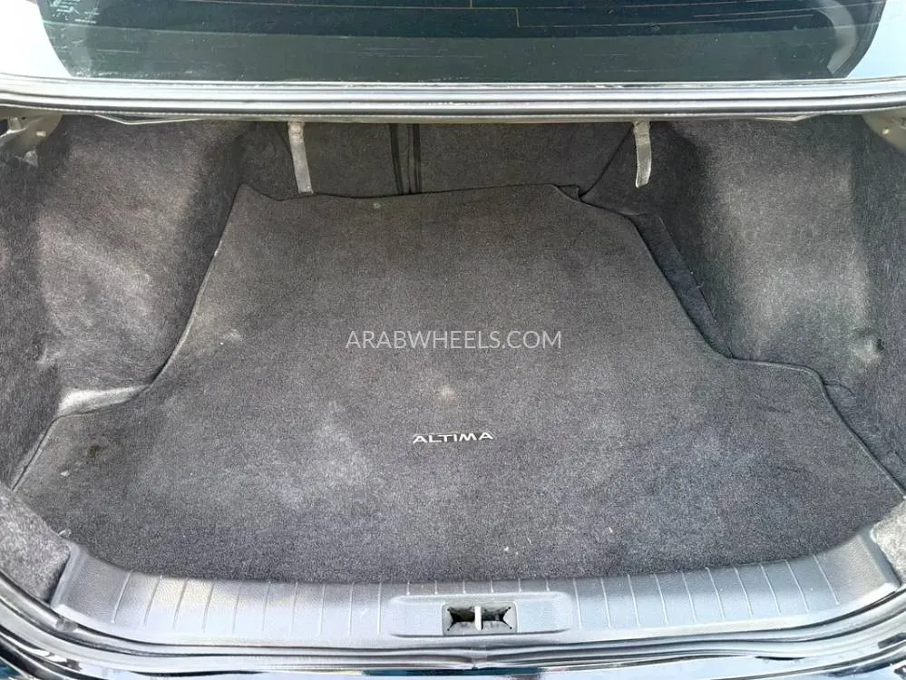 Nissan Altima 2017 for Sale in Dubai Image-14