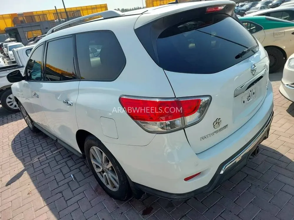 Nissan Pathfinder 2014 for Sale in Sharjah Image-8