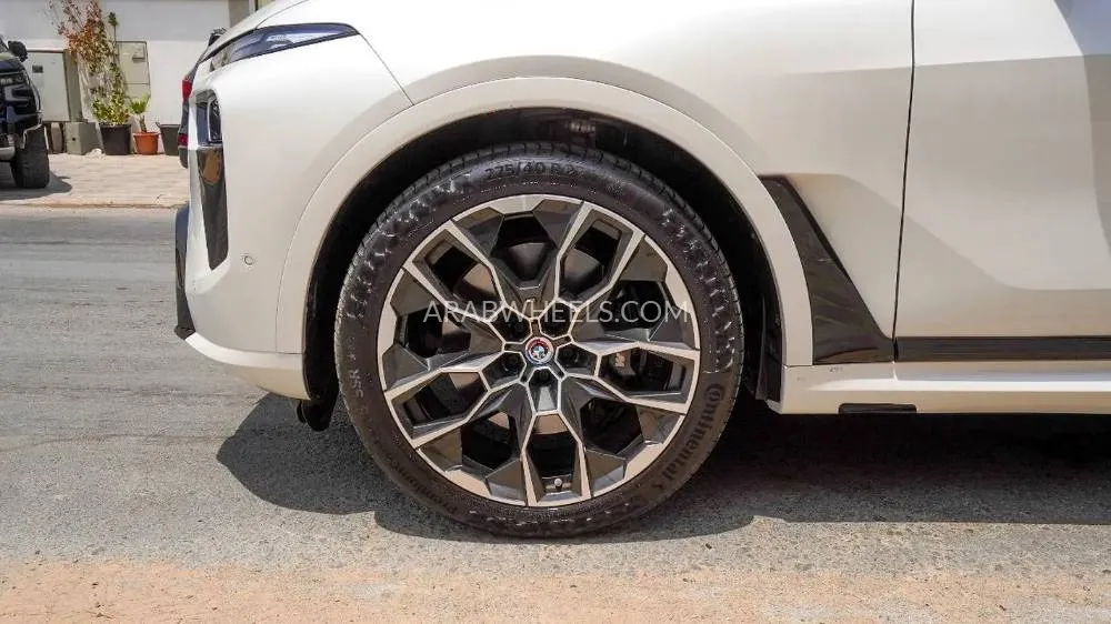BMW X7 2023 for Sale in Ajman Image-16