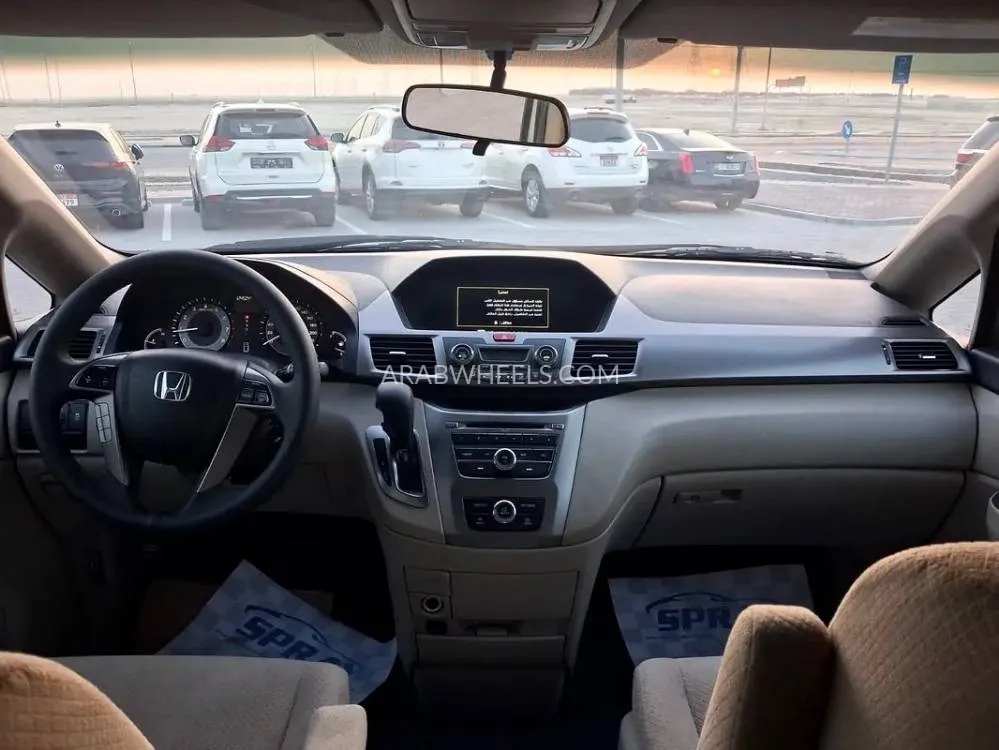 Honda Odyssey 2015 for Sale in Abu Dhabi Image-2