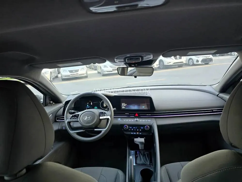 Hyundai Elantra 2024 for Sale in Ajman Image-8