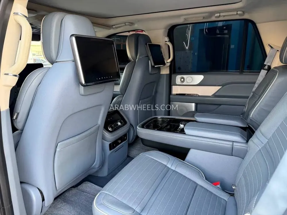 Lincoln Navigator 2020 for Sale in Abu Dhabi Image-9