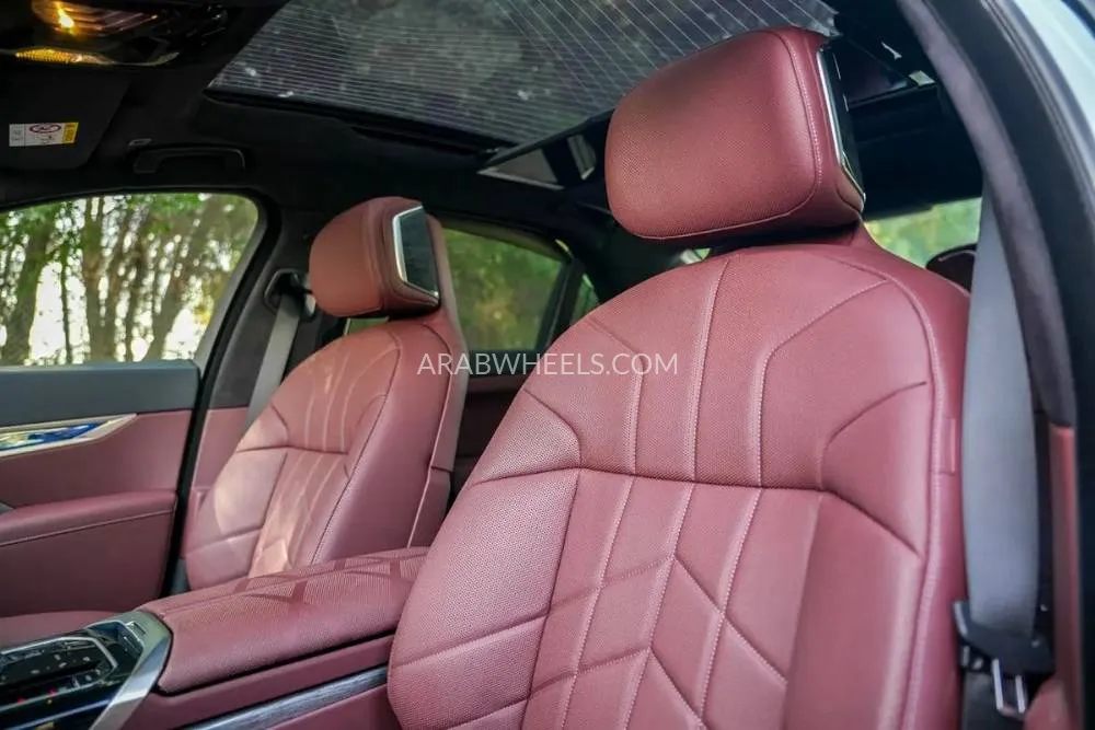 BMW 7 series 2026 for Sale in Sharjah Image-9