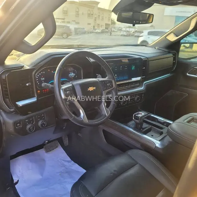Chevrolet Silverado 2022 for Sale in Sharjah Image-4