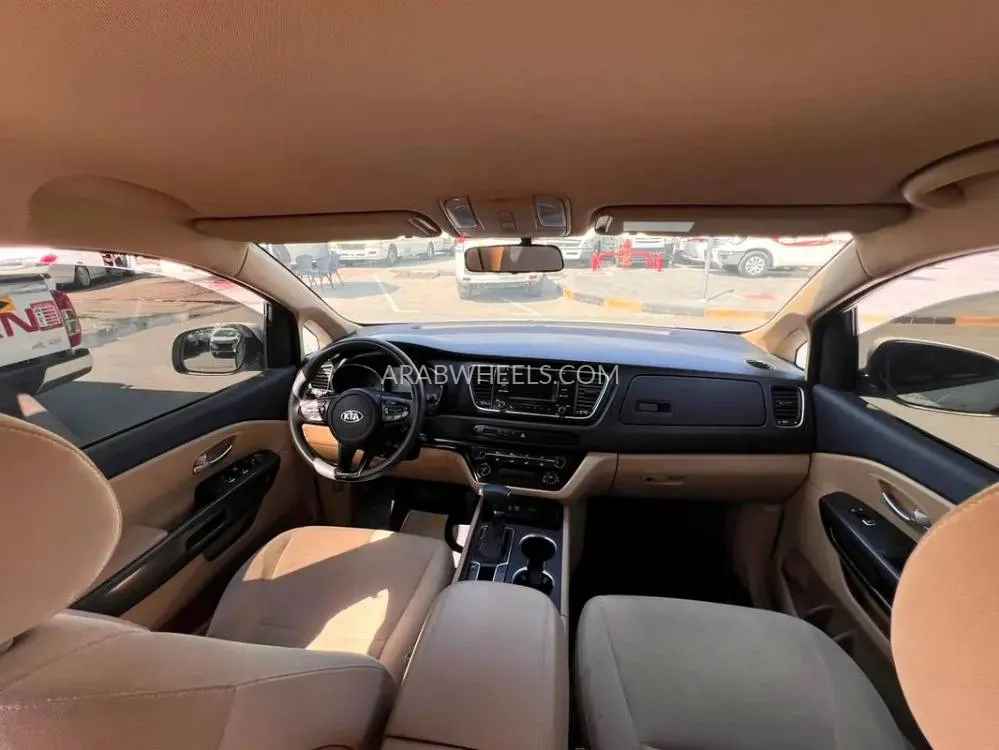 Kia Grand Carnival 2019 for Sale in Sharjah Image-5