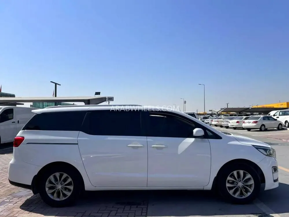 Kia Grand Carnival 2019 for Sale in Sharjah Image-8