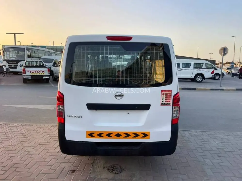 Nissan Urvan 2022 for Sale in Sharjah Image-14
