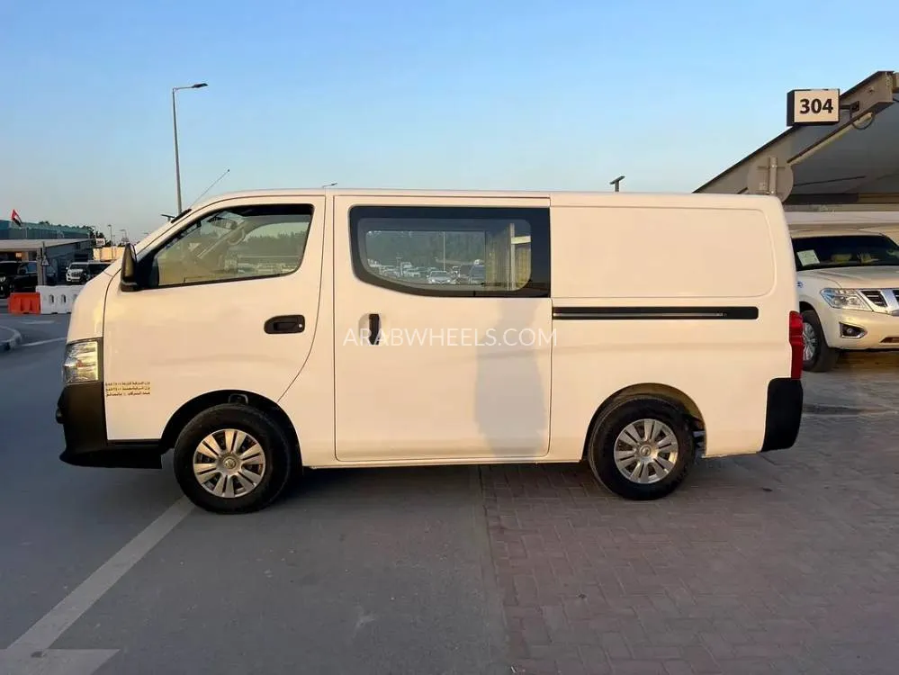 Nissan Urvan 2022 for Sale in Sharjah Image-5