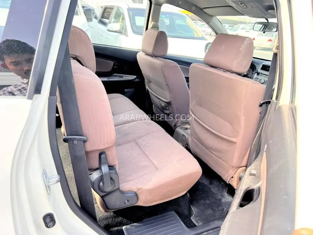 Toyota Avanza 2018 for Sale in Sharjah Image-2