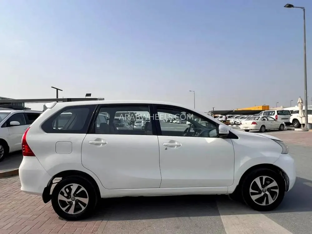 Toyota Avanza 2018 for Sale in Sharjah Image-3