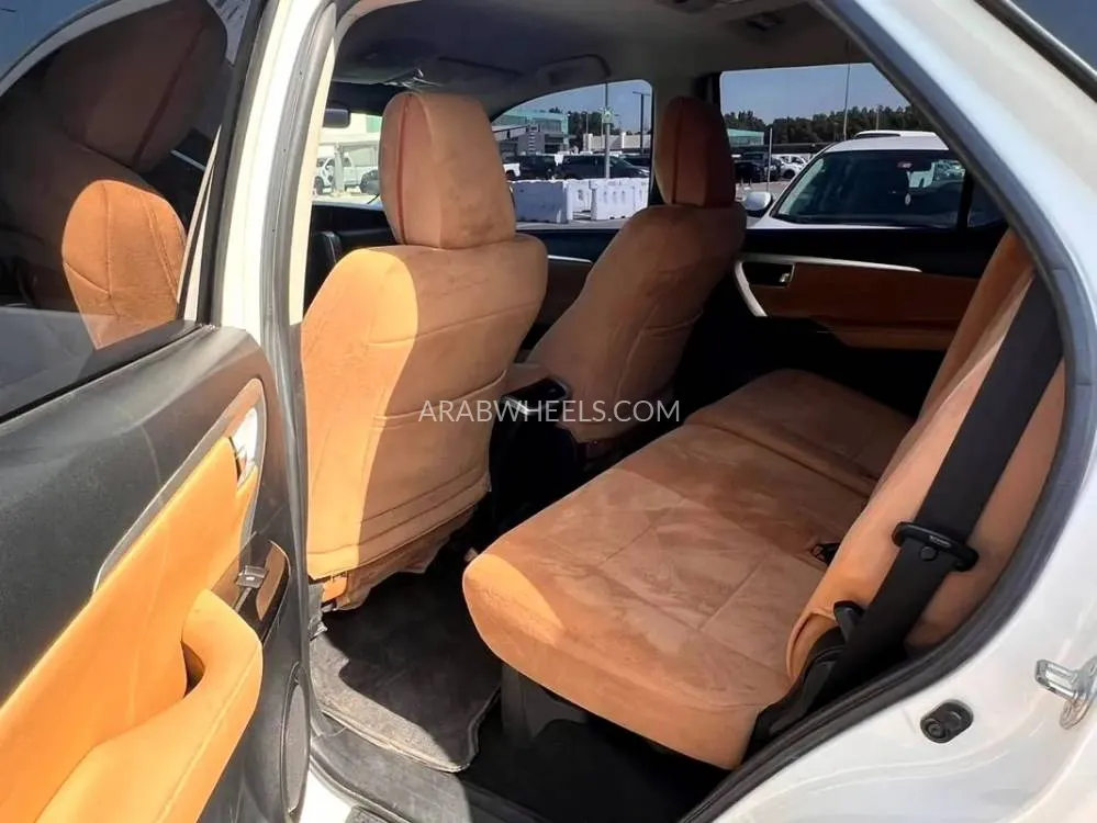 Toyota Fortuner 2017 for Sale in Sharjah Image-5