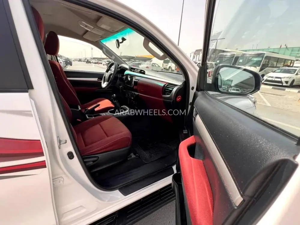 Toyota Hilux 2020 for Sale in Sharjah Image-6