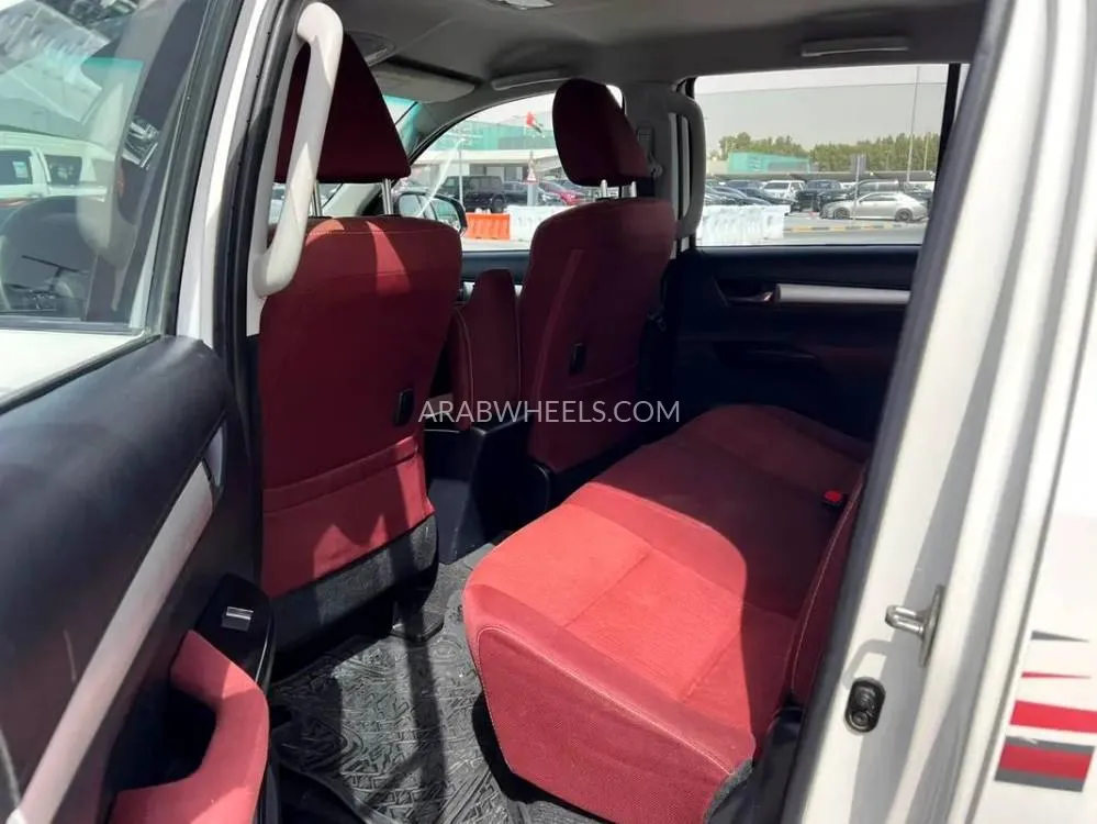 Toyota Hilux 2020 for Sale in Sharjah Image-7