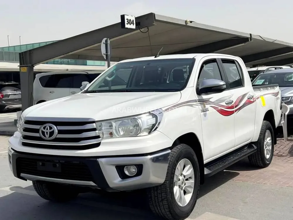 Toyota Hilux 2020 for Sale in Sharjah Image-3