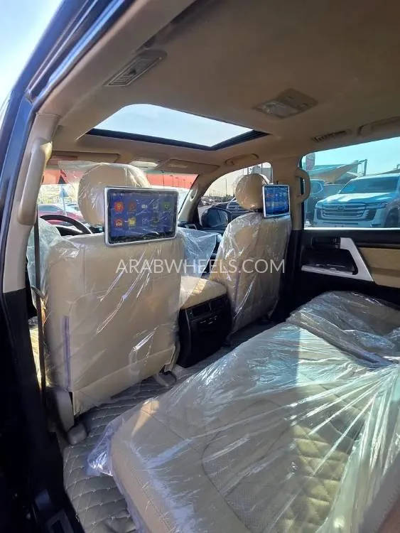 Toyota Land Cruiser 2011 for Sale in Sharjah Image-3
