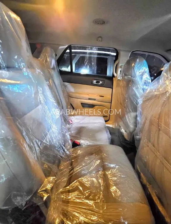 Ford Explorer 2013 for Sale in Sharjah Image-4