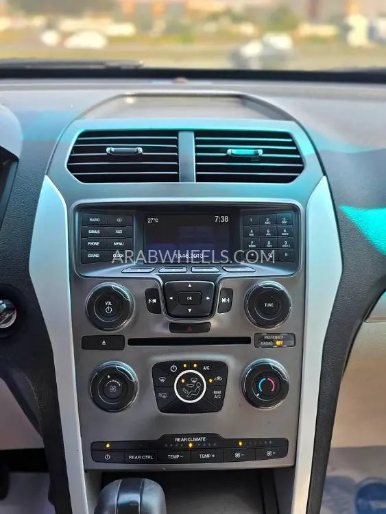 Ford Explorer 2014 for Sale in Sharjah Image-7