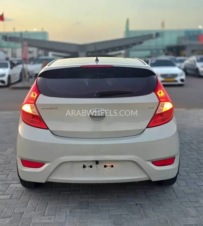 Hyundai Accent 2016 for Sale in Sharjah Image-3